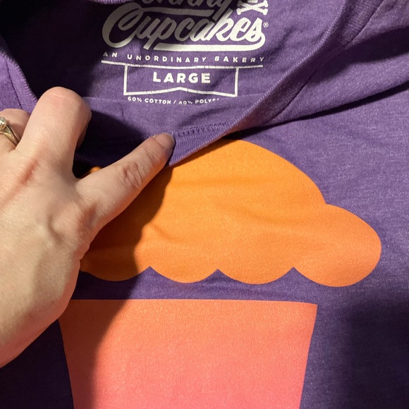 Johnny Cupcakes Women’s Large - Picture 2 of 2